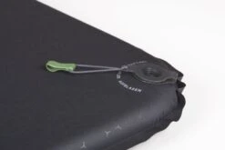 Exped SIM 3.8 LW Zelfopblazende Slaapmat -Buiten Kamperen Winkel 1267 1900 sim black close 1