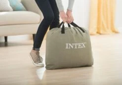 Intex Comfort Plush Hoog Luchtbed - Queensize - Ingebouwde Elektrische Pomp -Buiten Kamperen Winkel 1320 1900 64414 inuse1 2017 300