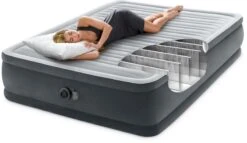 Intex Comfort Plush Hoog Luchtbed - Queensize - Ingebouwde Elektrische Pomp -Buiten Kamperen Winkel 1320 1900 64414 inuse3 2023 300