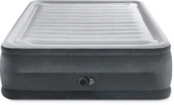 Intex Comfort Plush Extra Hoog Luchtbed - Queensize - Ingebouwde Elektrische Pomp 17 Intex Comfort Plush Extra Hoog Luchtbed - Queensize - Ingebouwde Elektrische Pomp -Buiten Kamperen Winkel 1320 1900 64418 prd2 2023 300