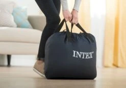 Intex Ultra Plush Luchtbed - Eenpersoons - Ingebouwde Elektrische Pomp -Buiten Kamperen Winkel 1320 1900 64426 inuse1 2020 300