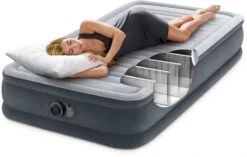 Intex Comfort Plush Luchtbed - Eenpersoons - Ingebouwde Elektrische Pomp 16 Intex Comfort Plush Luchtbed - Eenpersoons - Ingebouwde Elektrische Pomp -Buiten Kamperen Winkel 1320 1900 67766 inuse 2023 300