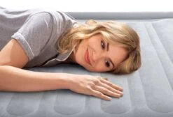 Intex Comfort Plush Luchtbed - Tweepersoons - Ingebouwde Elektrische Pomp -Buiten Kamperen Winkel 1320 1900 67768 inuse2 2022 300