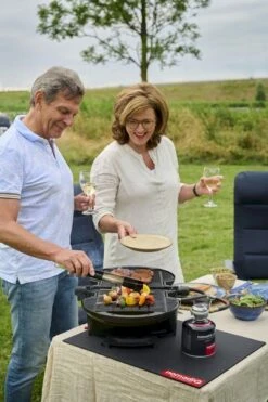 NomadiQ Draagbare Gasbarbecue - Zwart 19 NomadiQ Draagbare Gasbarbecue - Zwart -Buiten Kamperen Winkel 1900 1267 mvd0748 1