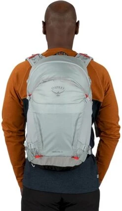 Osprey Hikelite Wandelrugzak - 26 Liter - Zilver -Buiten Kamperen Winkel 1900 1900 0039 hikelite 26l s23 onbody6 silverlining 10004802