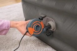 Bestway Fortech Tough Guard Luchtbed - Eenpersoons - Ingebouwde Elektrische Pomp 28 Bestway Fortech Tough Guard Luchtbed - Eenpersoons - Ingebouwde Elektrische Pomp -Buiten Kamperen Winkel 69048aux23 69048gbx23 69048xxx23 102146 ft web pl003