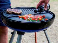 CADAC Carri Chef 50 Gasbarbecue - BBQ/Plancha 16 CADAC Carri Chef 50 Gasbarbecue - BBQ/Plancha -Buiten Kamperen Winkel 900 1204 carri chef 50 bbq plancha 1