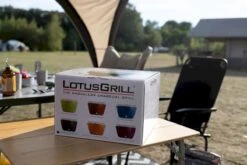 LotusGrill XL Hybrid Houtskoolbarbecue - Rood 19 LotusGrill XL Hybrid Houtskoolbarbecue - Rood -Buiten Kamperen Winkel doos lotusgrill 4